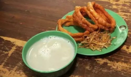 喝豆汁,品味老北京传统美食文化